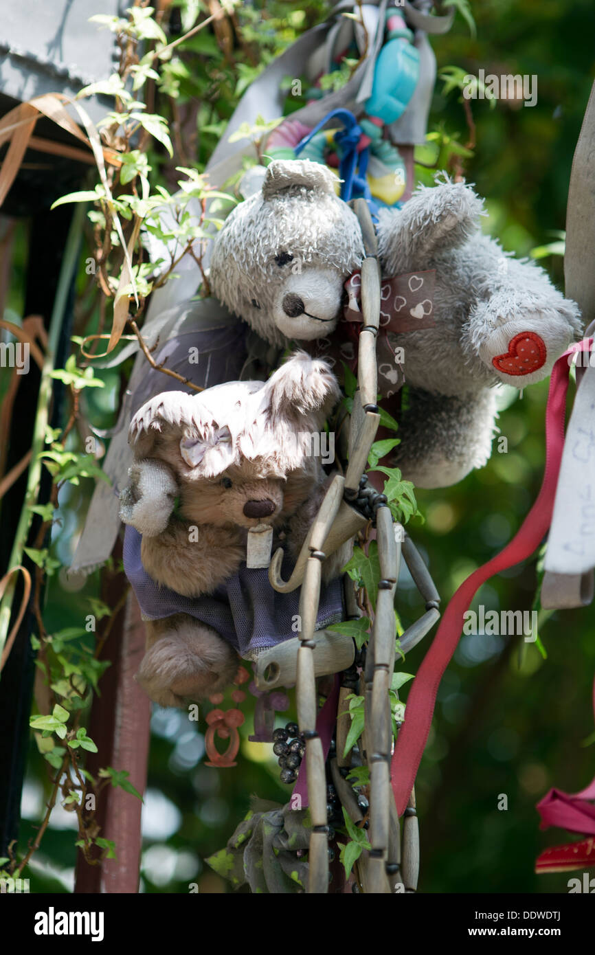 Teddy Bears hanging from the gates of Cross Bones Graveyard, Redcross Way, Southwark, London, England, UK. Stock Photo