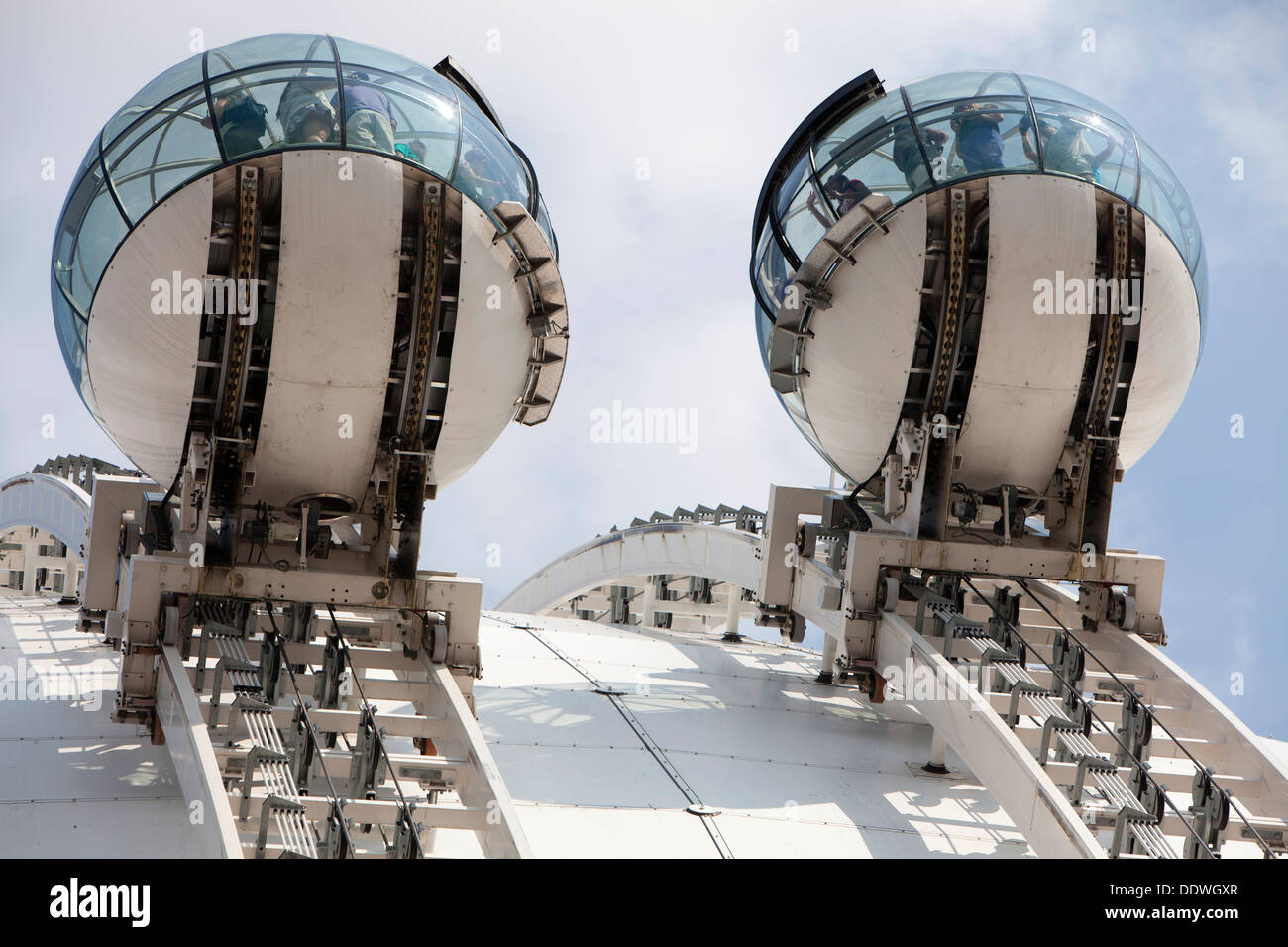 Gondola lift hi-res stock photography and images - Alamy