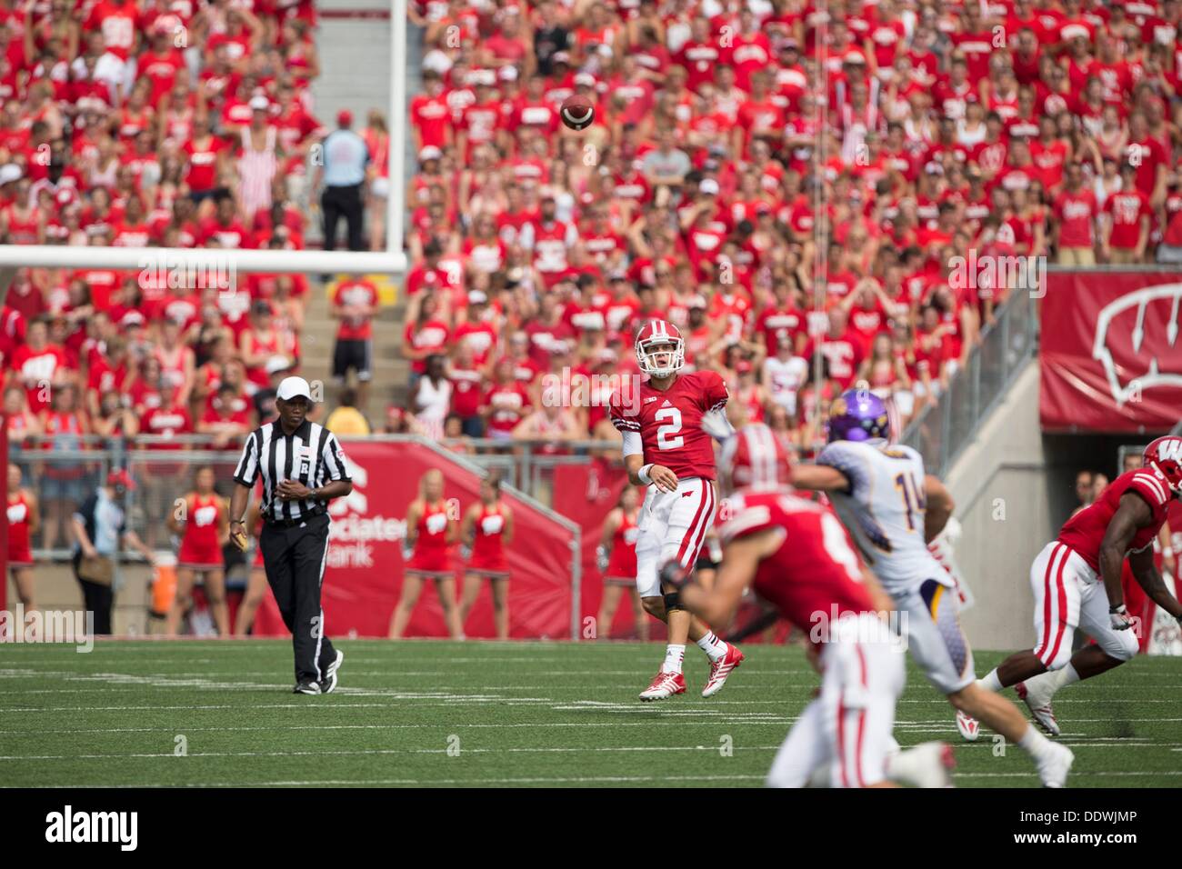 NCAA heyecanı S Sport Plus'ta! 🔥 Texas A&M - Wisconsin Badgers mücadelesi  saat 22.00'de S Sport Plus ekranlarında! 🤩