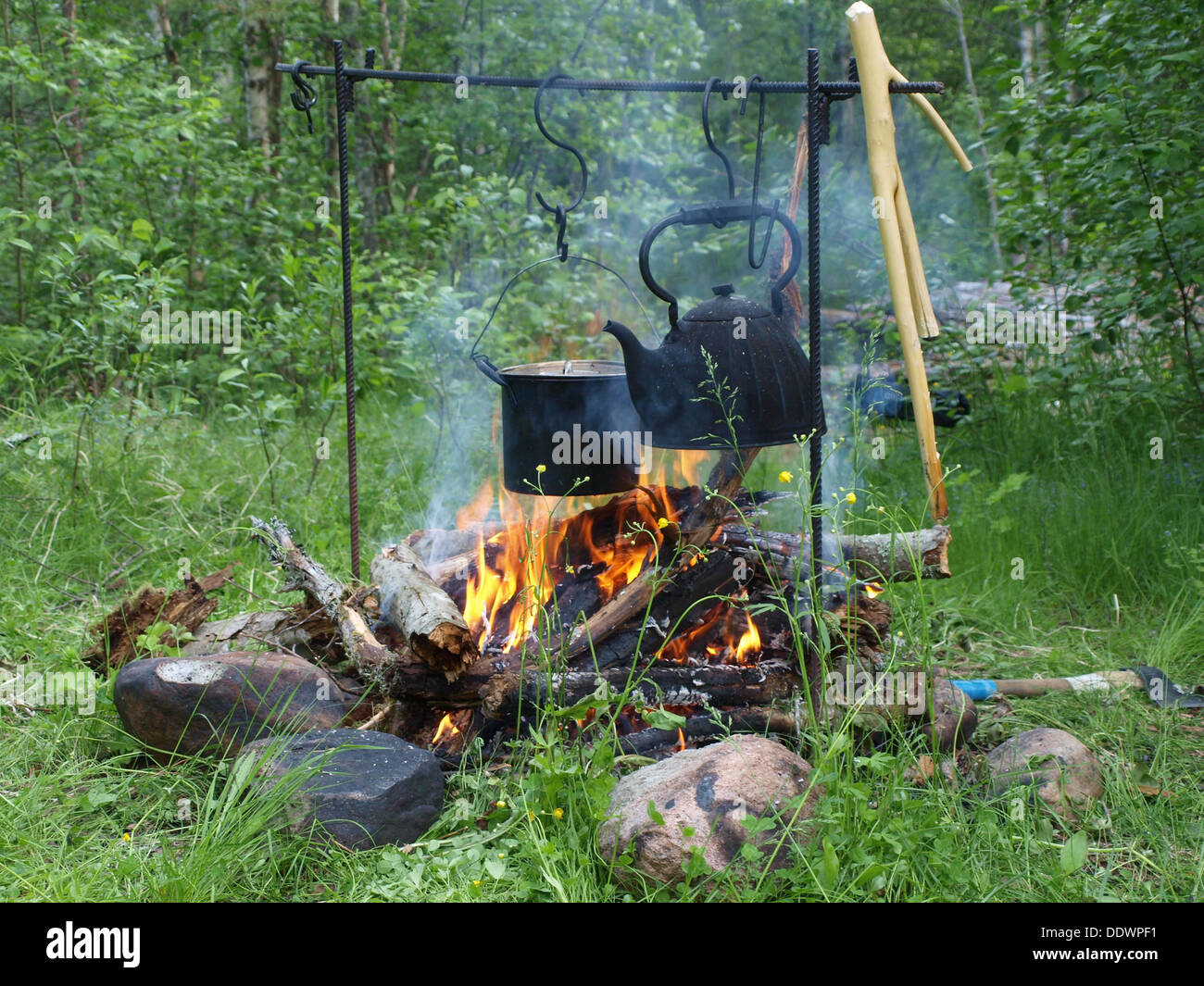 https://c8.alamy.com/comp/DDWPF1/teapot-and-kettle-on-a-fire-in-the-summer-DDWPF1.jpg