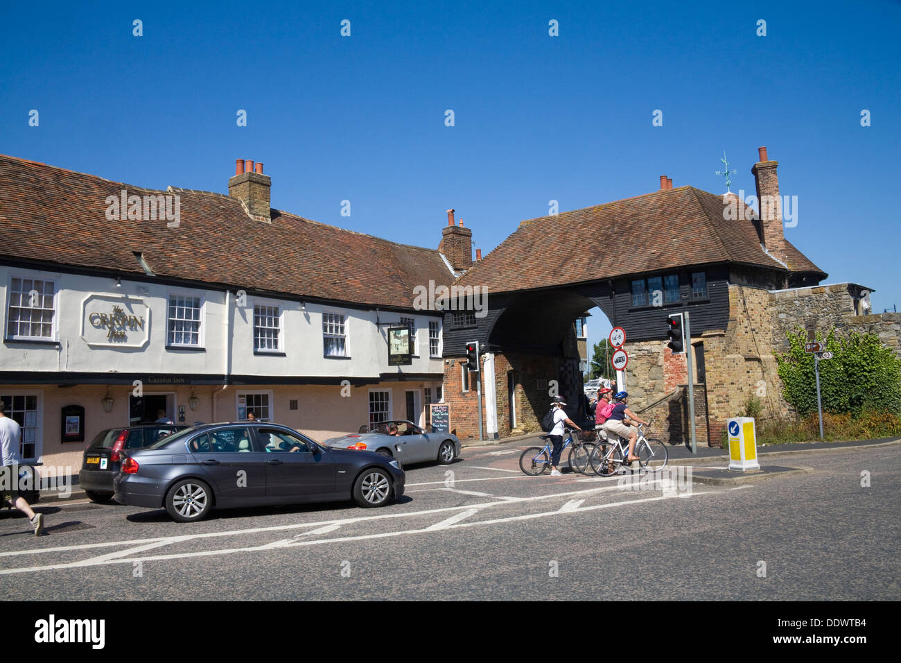 Sandwich Kent England UK 16thc Crispin Inn and 14thc Barbican in historic Cinque Port Town Stock Photo