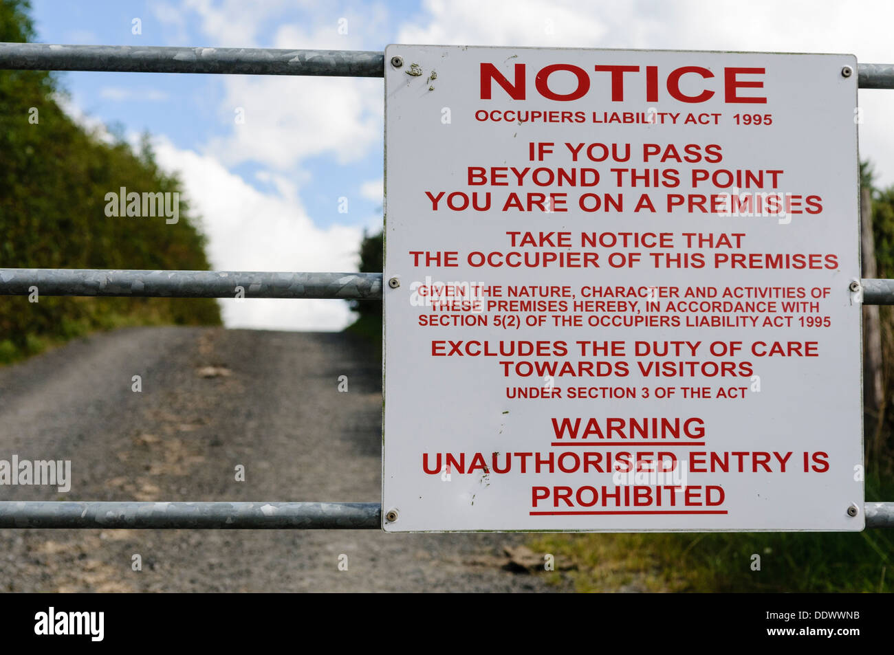 Occupiers Liability Act 1995 notice sign on the gate of a farm warning that unauthorised entry is prohibited. Stock Photo