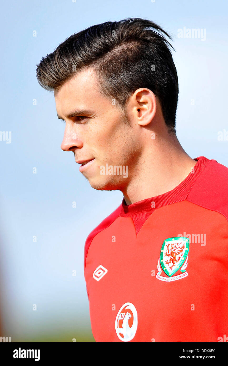 Hensol, Wales, UK. 08th Sep, 2013. Gareth Bale in training for Wales at the  Vale Hotel, Hensol, Wales, ahead of the Wales v Serbia 2014 World Cup  Qualifier. Credit: Matthew Horwood/Alamy Live