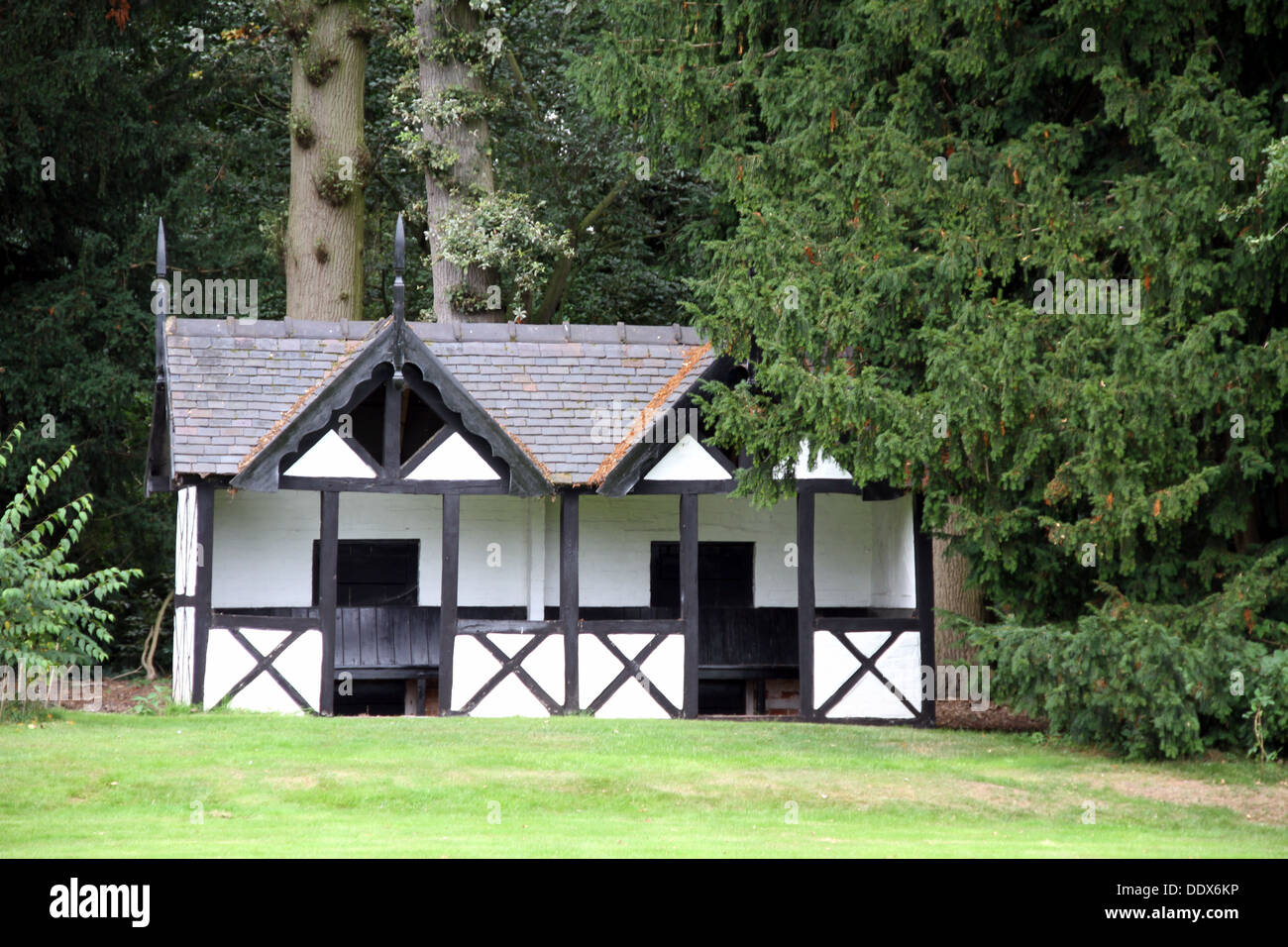House summerhouse hi-res stock photography and images - Alamy