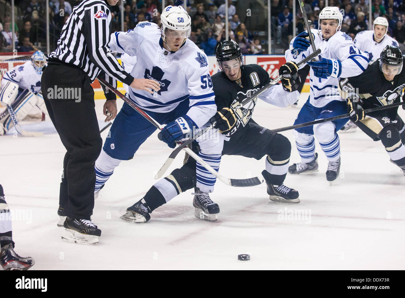 Nhl hockey game toronto hi-res stock photography and images - Alamy