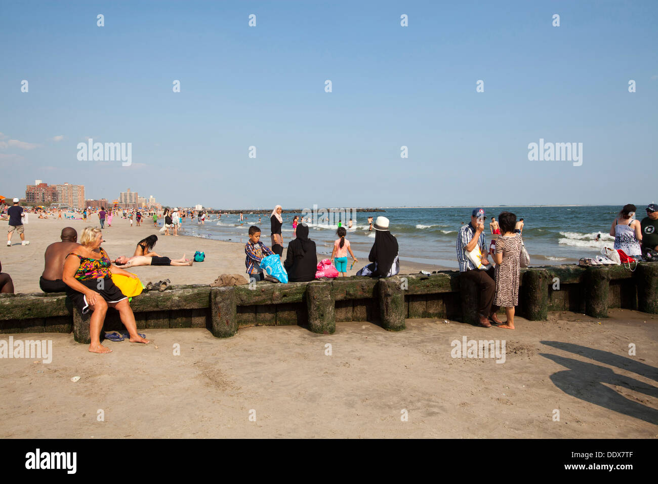 Beach coney island hi-res stock photography and images - Alamy