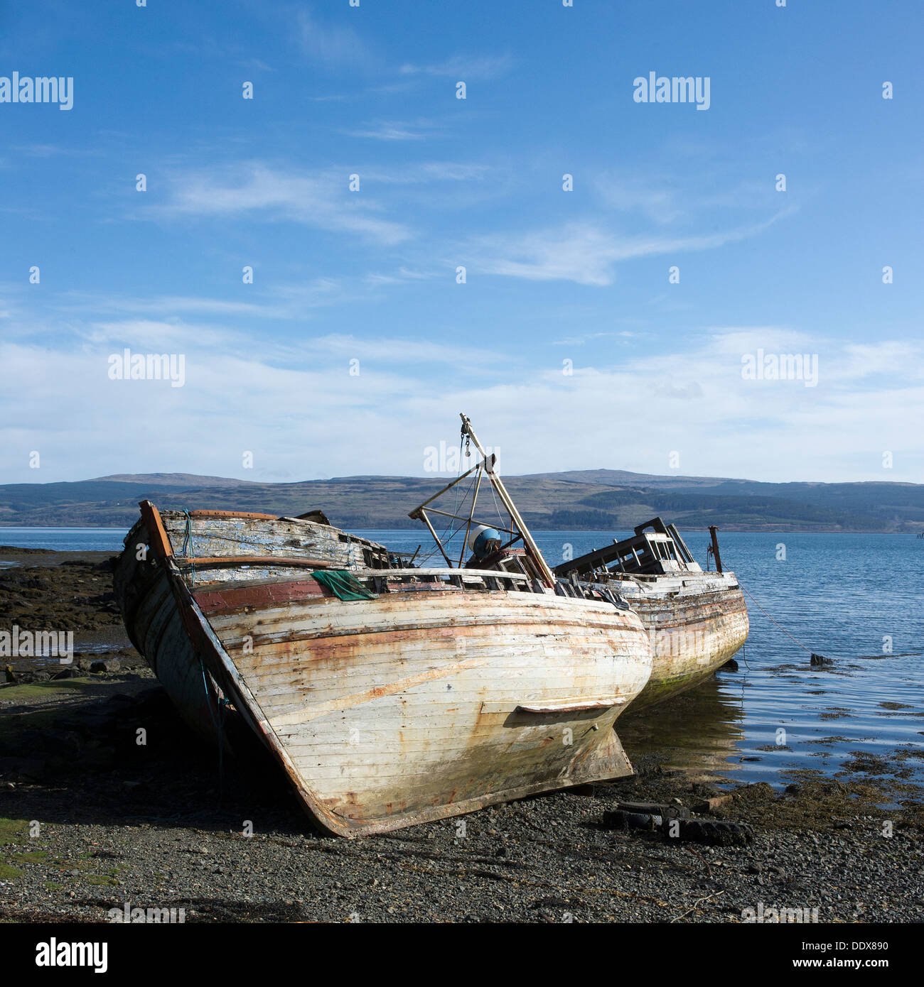 Abandoned boats hi-res stock photography and images - Alamy