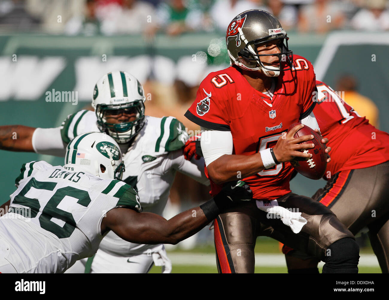 Tampa, Florida, USA. 8th Sep, 2019. San Francisco 49ers quarterback Jimmy  Garoppolo (10) throws a pass during the NFL game between the San Francisco  49ers and the Tampa Bay Buccaneers held at