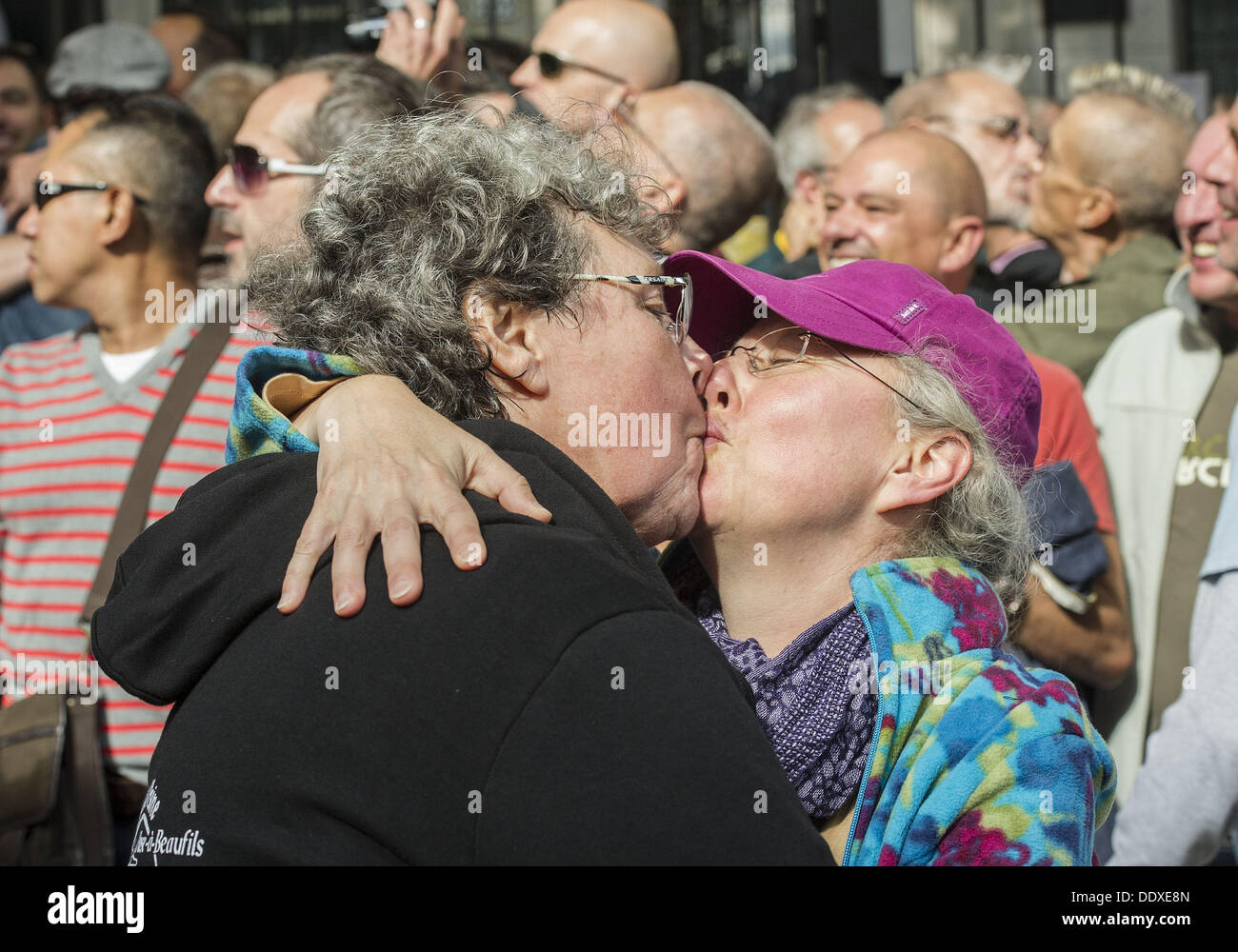 File:Kiss, Love kiss, Romance, People kissing, Rostov-on-Don, Russia.jpg -  Simple English Wikipedia, the free encyclopedia