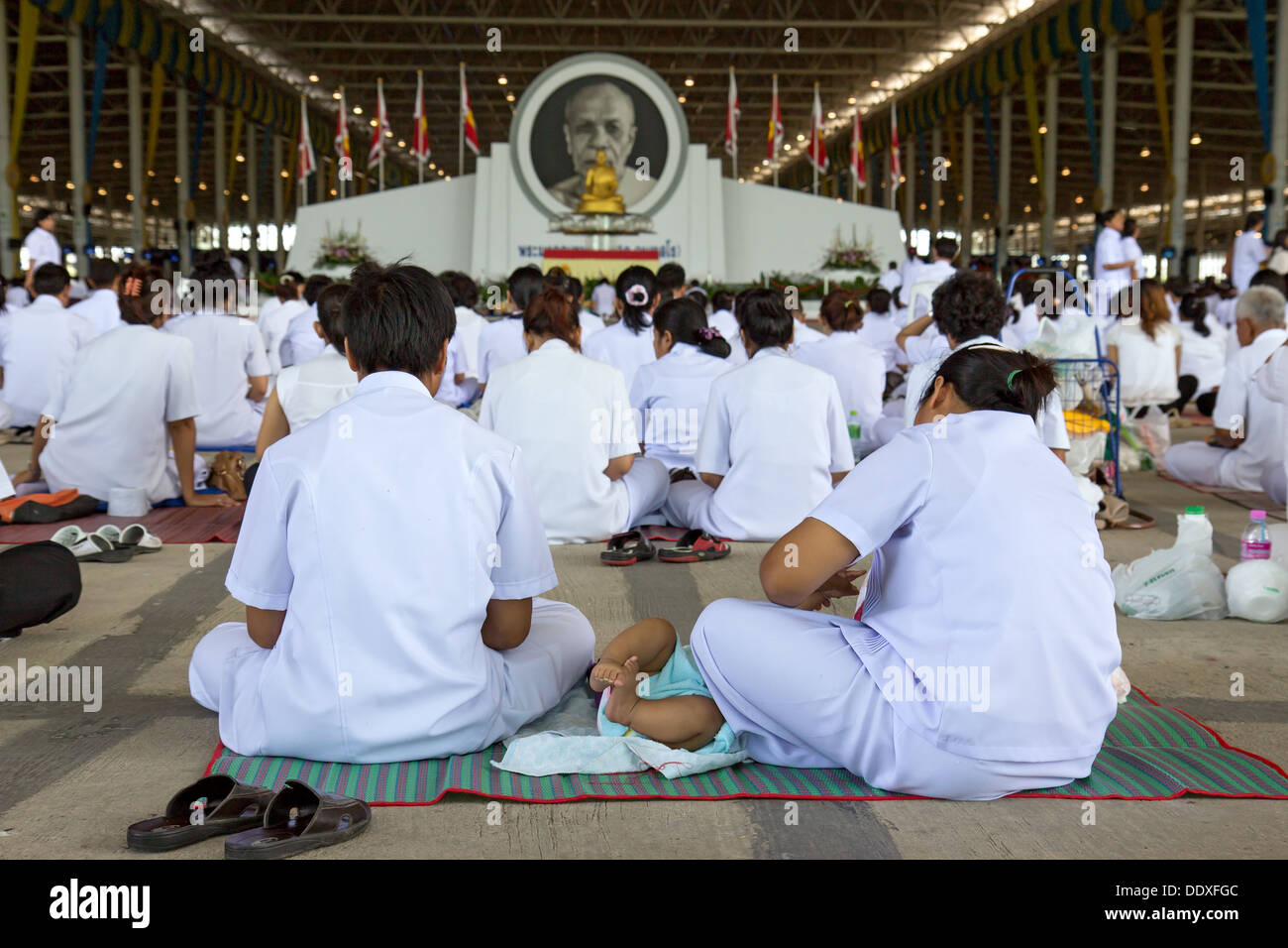 people pray at Buddhist temple Stock Photo Alamy