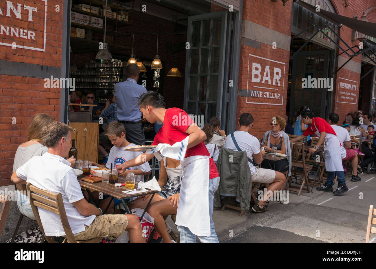 Waiters serving hi-res stock photography and images - Alamy