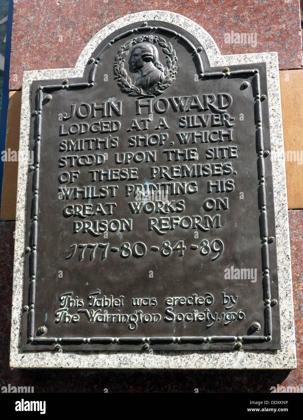 John Howard Plaque, Lodged at a silversmiths shop - Prison Reformer Stock Photo