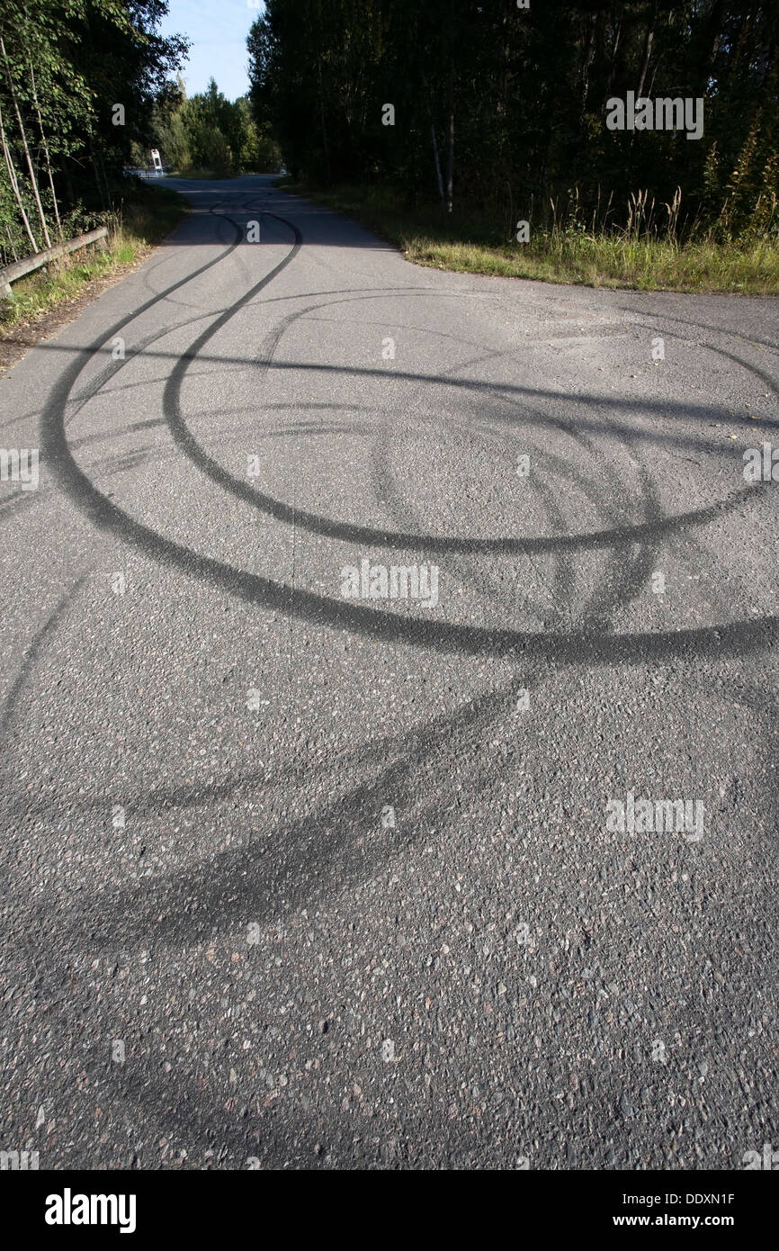 Skid marks road hi-res stock photography and images - Alamy