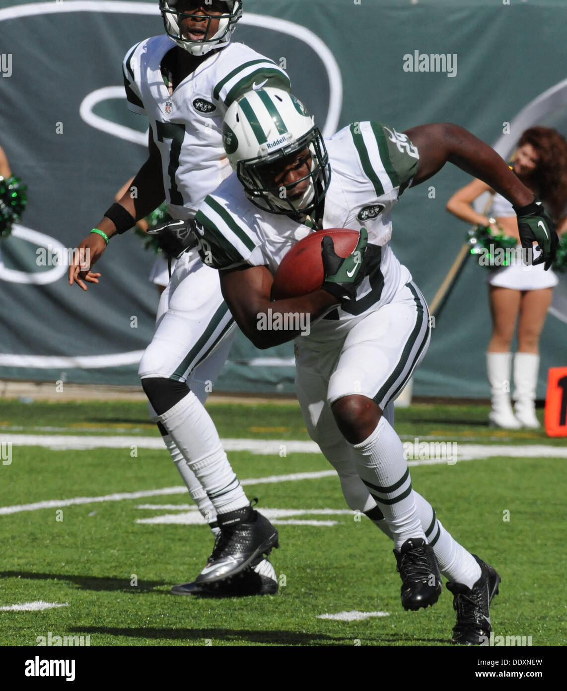 East Rutherford, New Jersey, USA. 8th Sep, 2013. New York Jets Bilal Powell  runs the ball. Tampa Bay over Buccaneers 18 to 17. Credit: Jeffrey  Geller/ZUMA Wire/ZUMAPRESS.com/Alamy Live News Stock Photo -