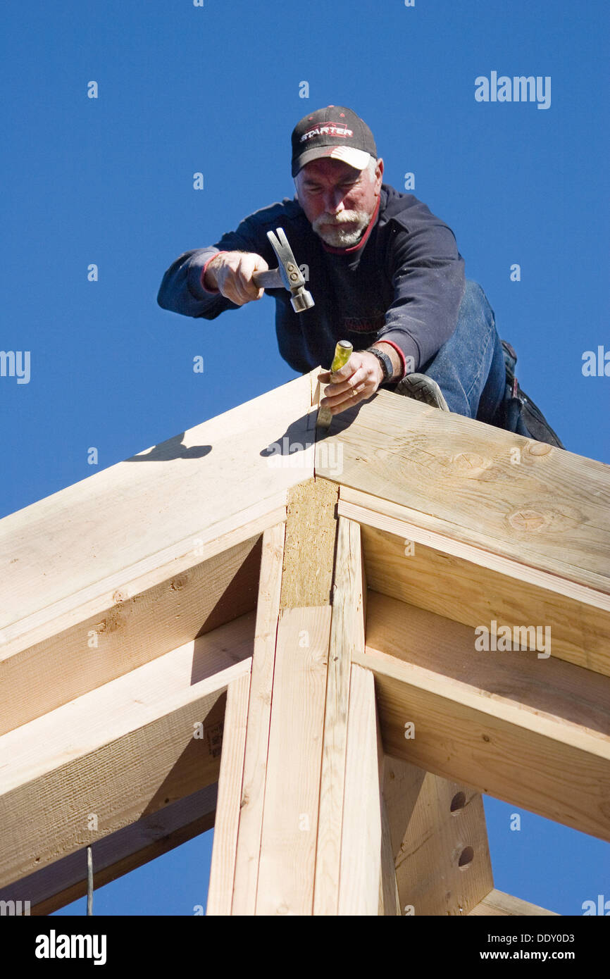 Man Standing Edge Roof High Resolution Stock Photography and Images Alamy