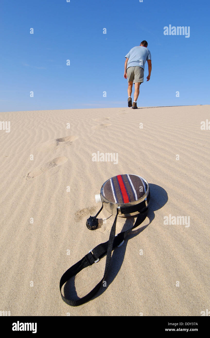 Hiker desert water bottle hires stock photography and images Alamy
