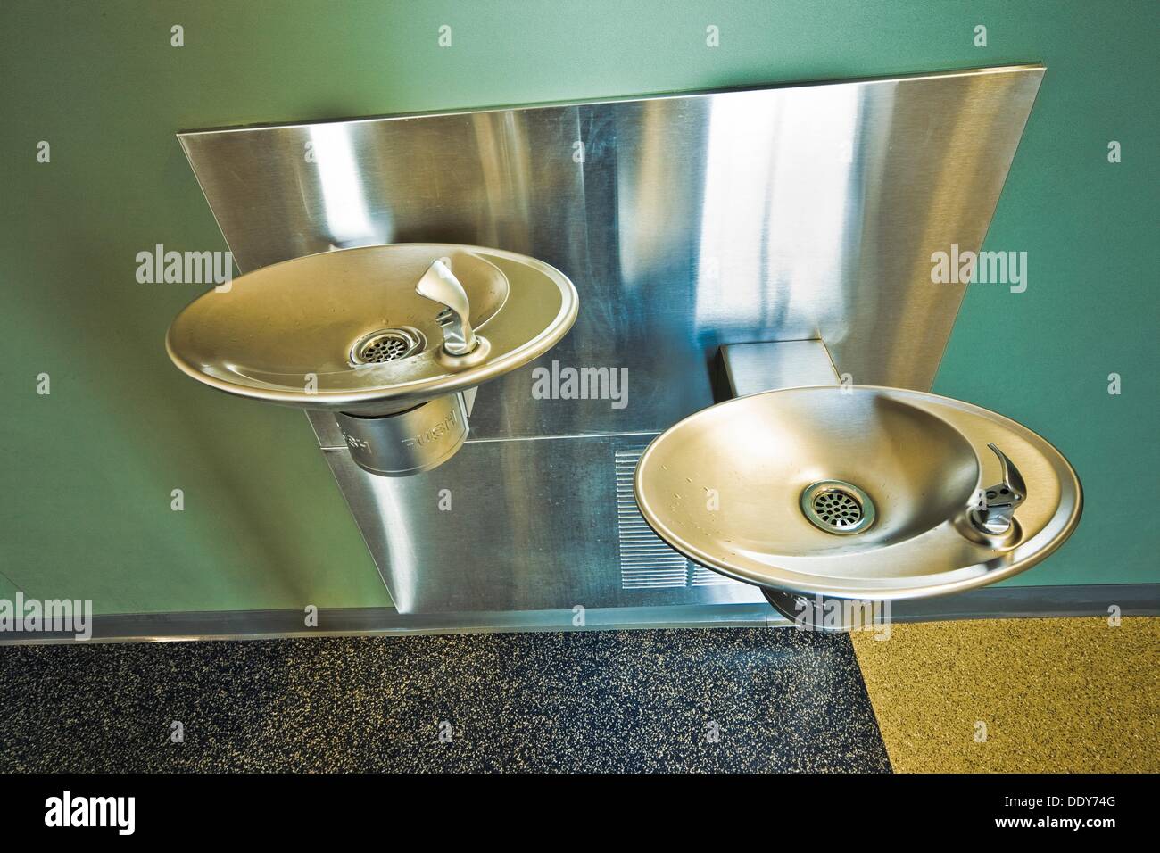 Wall mounted fountain hires stock photography and images Alamy