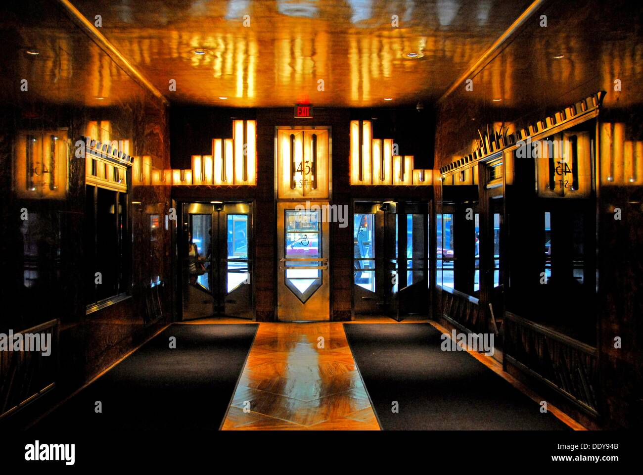 Chrysler building interior hi-res stock photography and images - Alamy