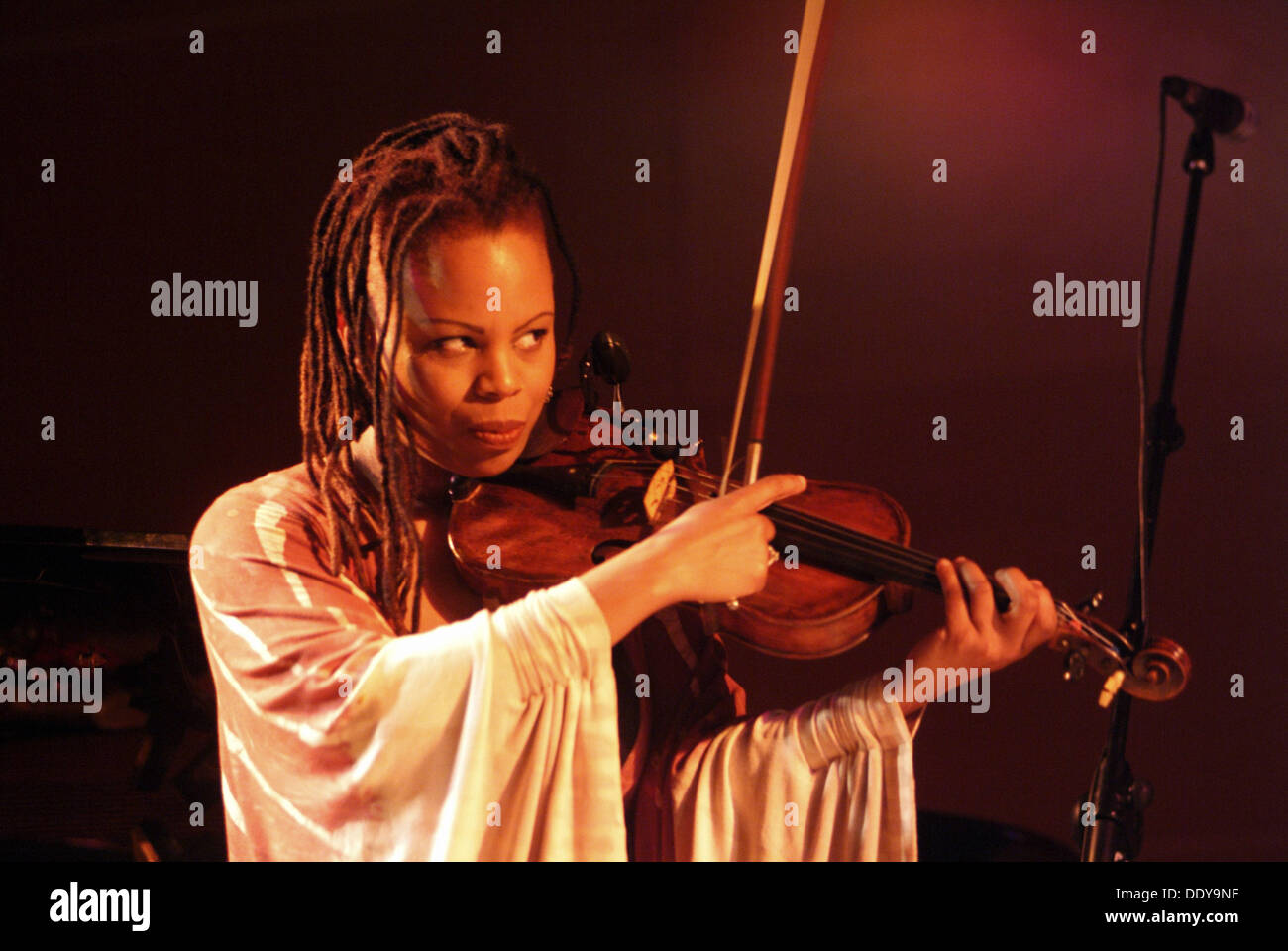 Regina Carter, American jazz violinist Stock Photo Alamy