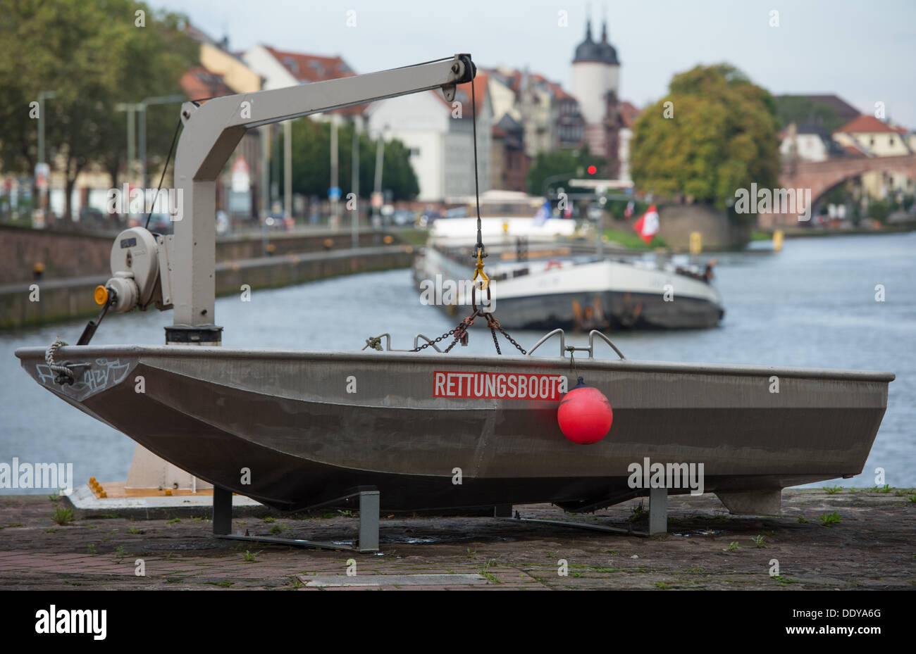 Heidelberg, Germany. 09th Sep, 2013. A life boat is pictured at a sluice in front of an inland vessel in Heidelberg, Germany, 09 September 2013. The strikes at the sluices in the southwest of Germany only caused delays thanks to substitute staff. New talks with the respective federal minstries are scheduled. Photo: UWE ANSPACH/dpa/Alamy Live News Stock Photo