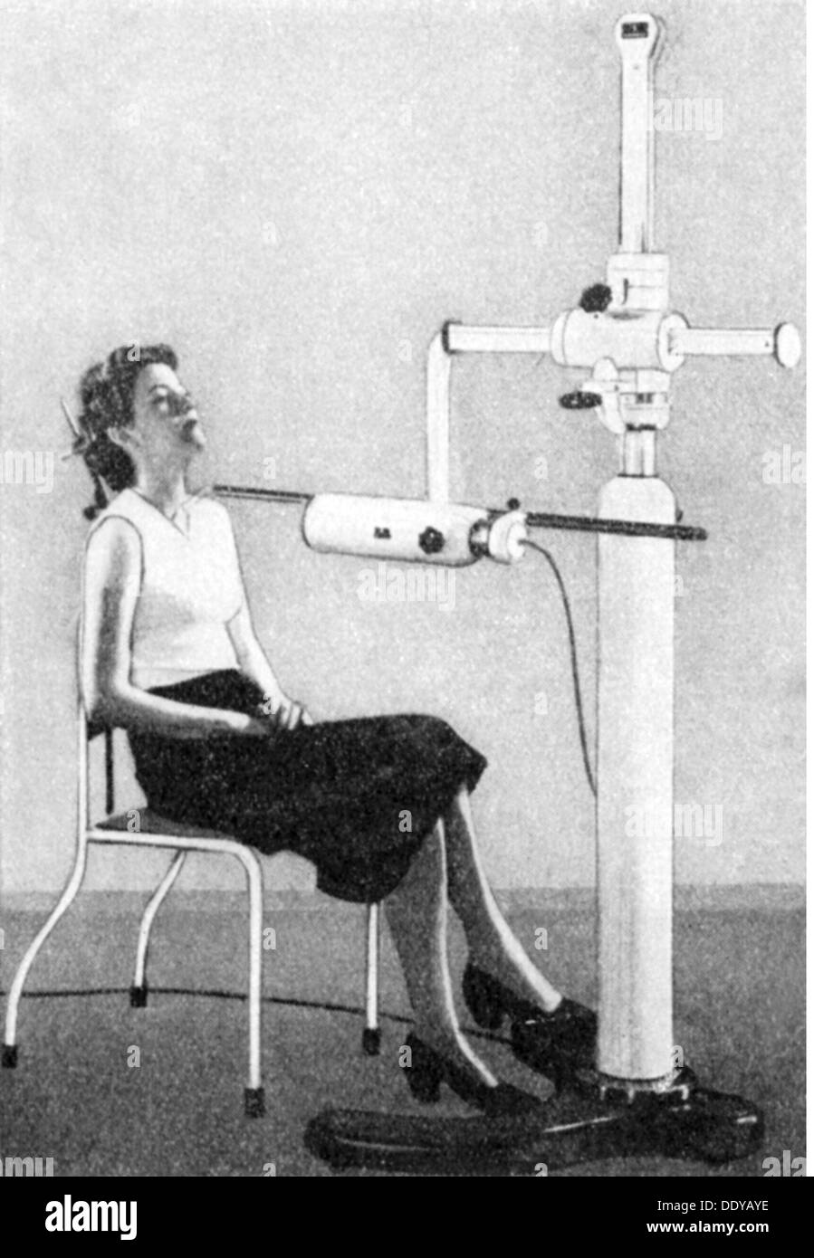 medicine, irradiation / X-ray / measurement, Geiger-Müller tube for the measurement of the radioiodine intake of the thyroid gland, from: 'Urania', issue 1, Berlin, 1957, Additional-Rights-Clearences-Not Available Stock Photo