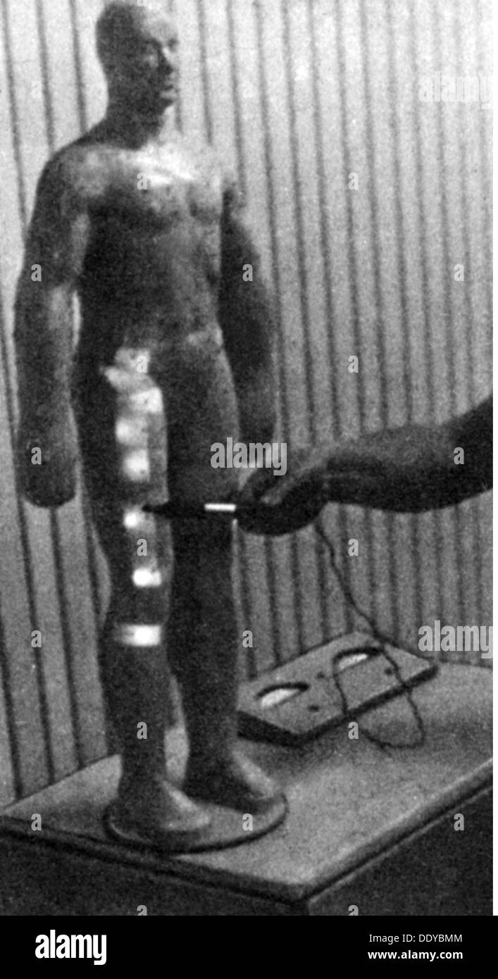 medicine, instruments / equipment, electronic doll for the determination of destroyed skin of fire victims, developed by the Institute for Biocybernetics, Moscow, of: 'Neues Deutschland', issue 262, Berlin, 21.9.1968, Additional-Rights-Clearences-Not Available Stock Photo