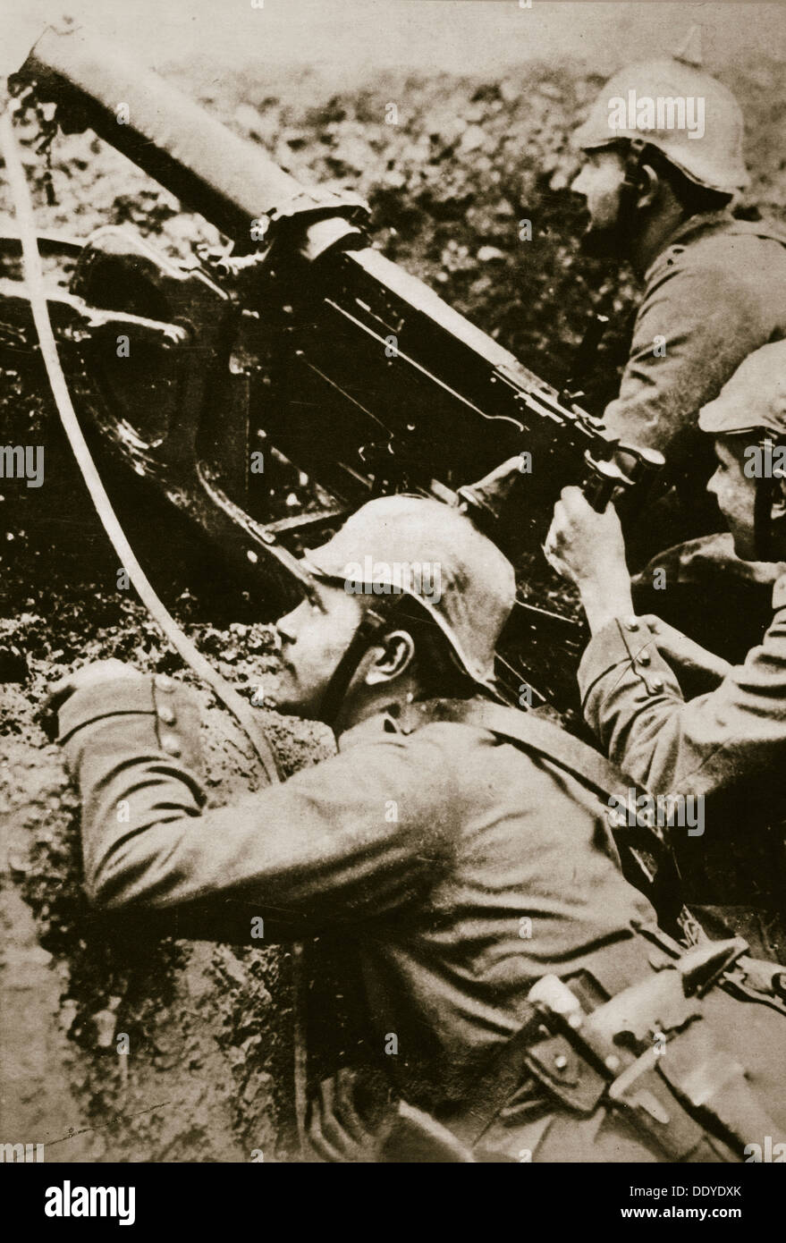 German soldiers manning a machine gun, World War I, c1914-c1918. Artist: Unknown Stock Photo