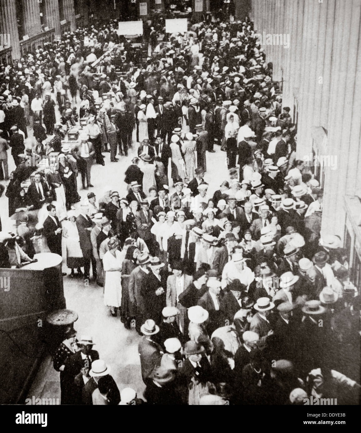 Depositors of the Union Trust Company, Cleveland, Ohio, USA, Great Depression, July 1933. Artist: Unknown Stock Photo