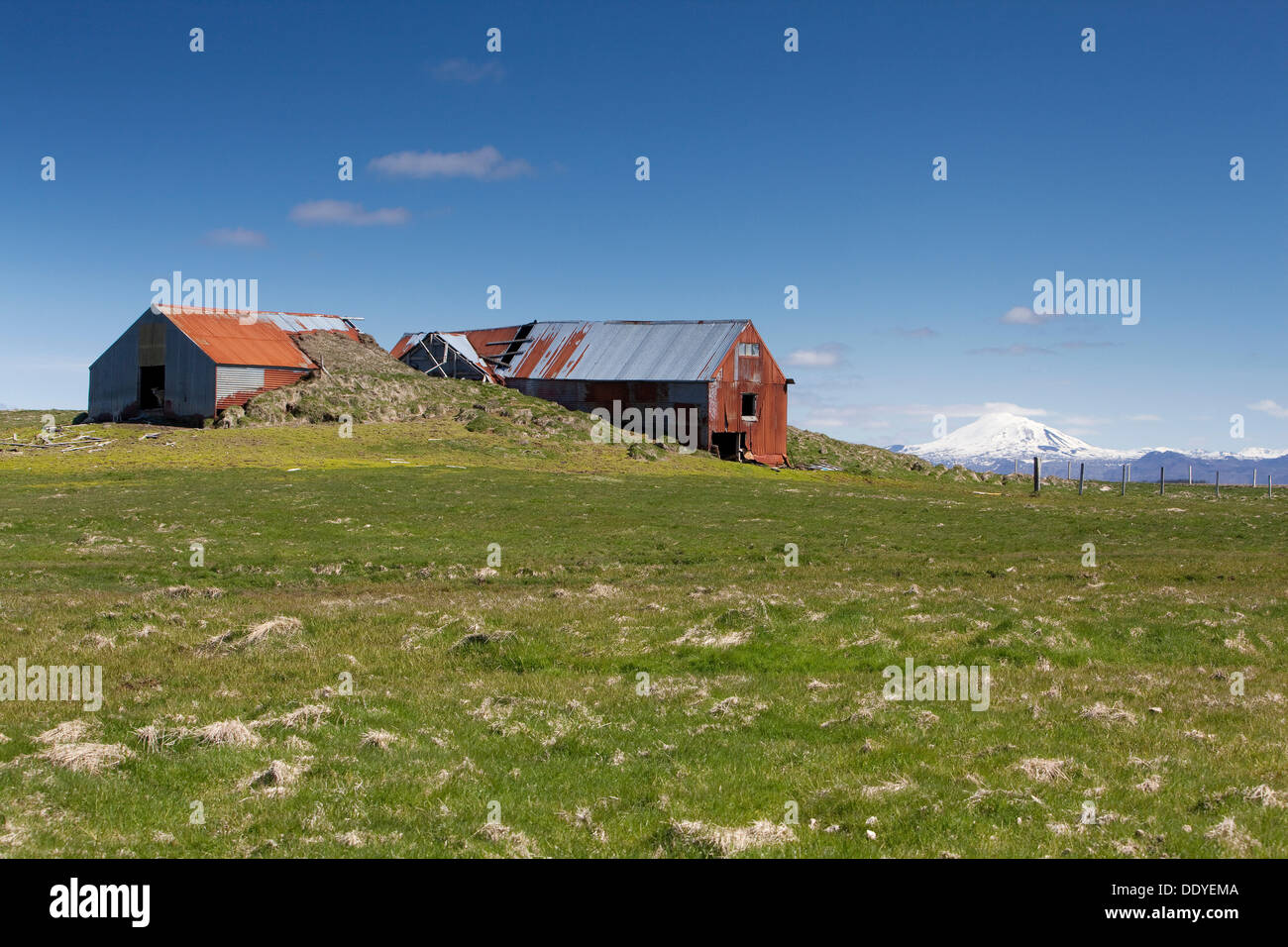 Homestead in front of the Hekla stratovolcano, Hofsvellir, South Iceland, Iceland, Europe Stock Photo