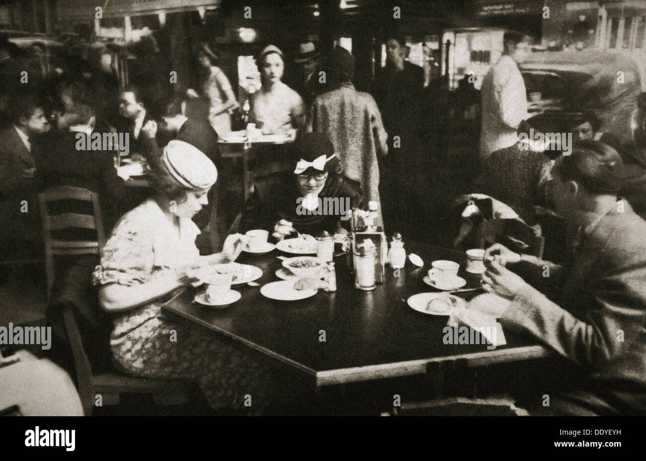 Office Workers Lunching In A Restaurant New York Usa Early 1930s