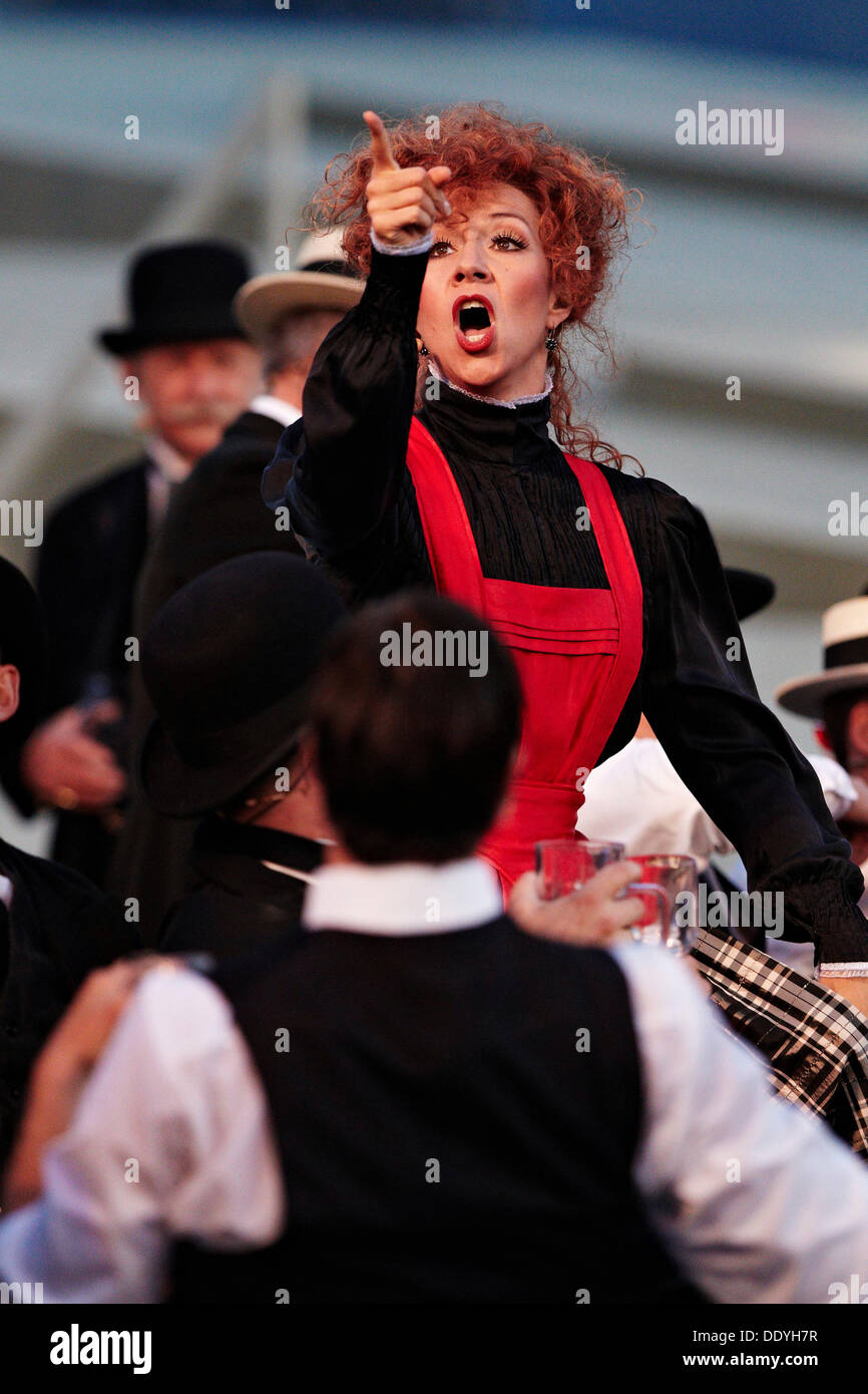 Patricia Hodell performing the role of Jenny, a hostess, Daellebach Kari - the Musical, Thun Festival, Thun, canton of Bern Stock Photo