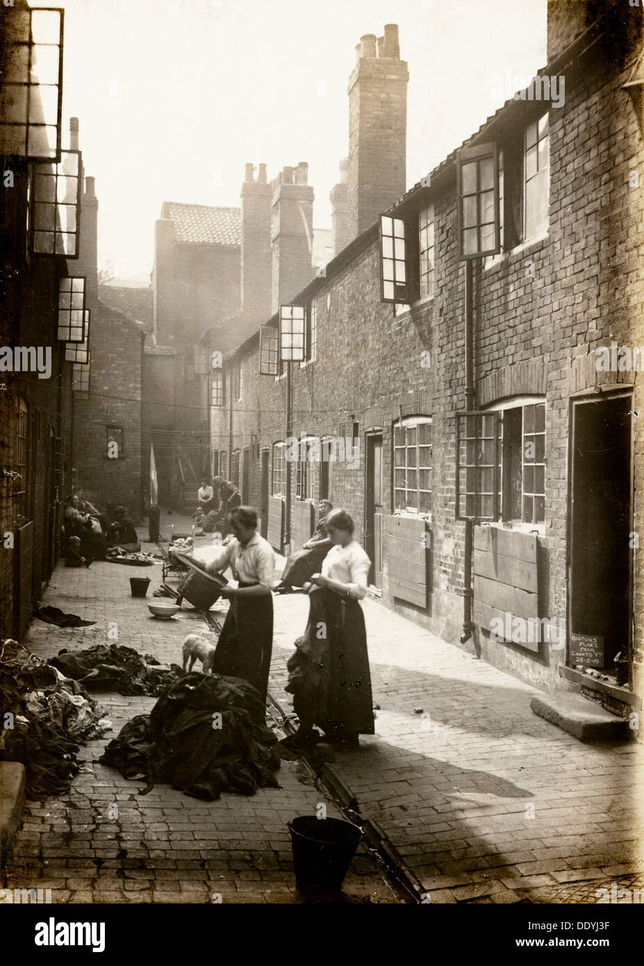 Ruston's Place, Bellar Gate, Caunts Yard, Nottingham, Nottinghamshire, 28th May 1919. Artist: Unknown Stock Photo