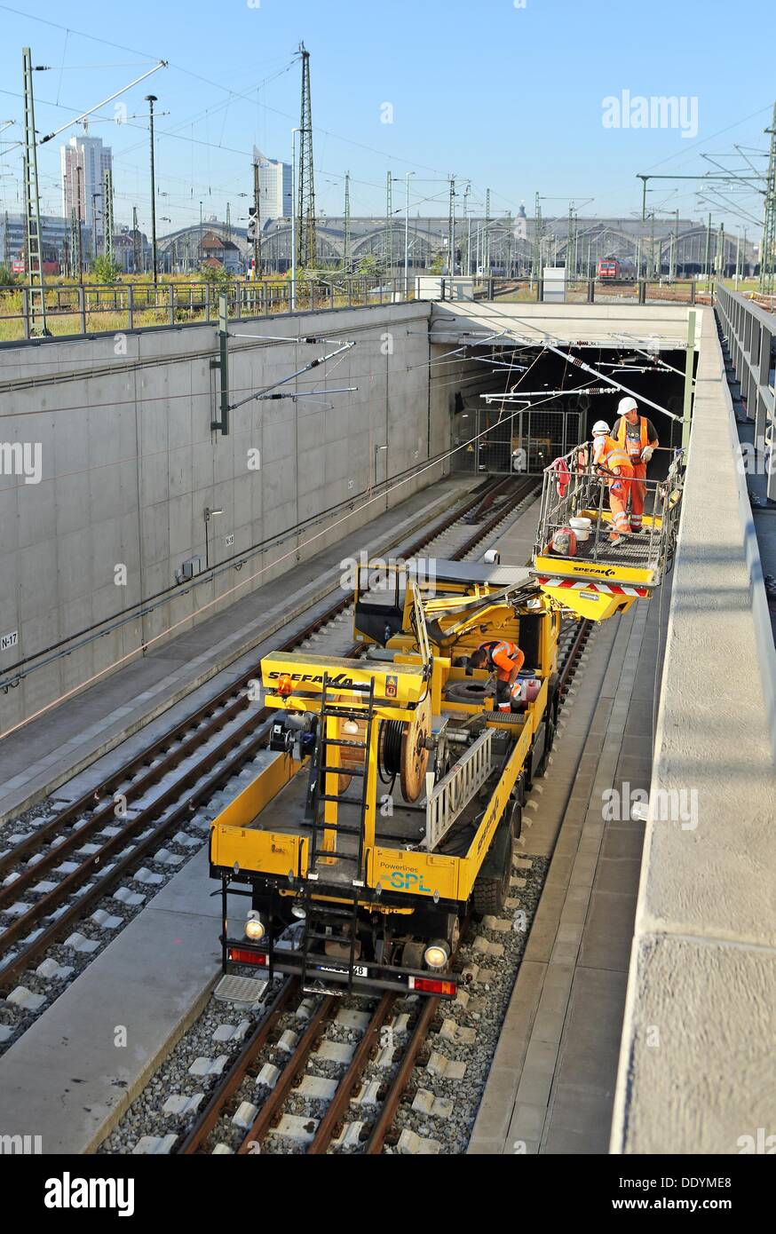 Railway tunnel entrance hi-res stock photography and images - Page 13 -  Alamy