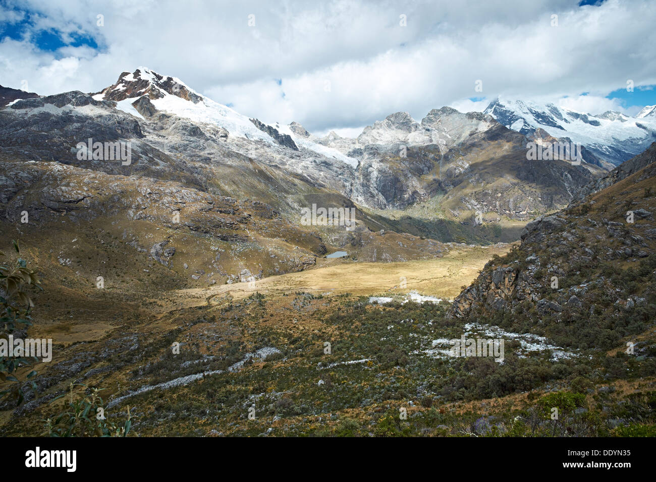 Quebrada Demanda in the Huascarán National Park, Peruvian Andes Stock ...