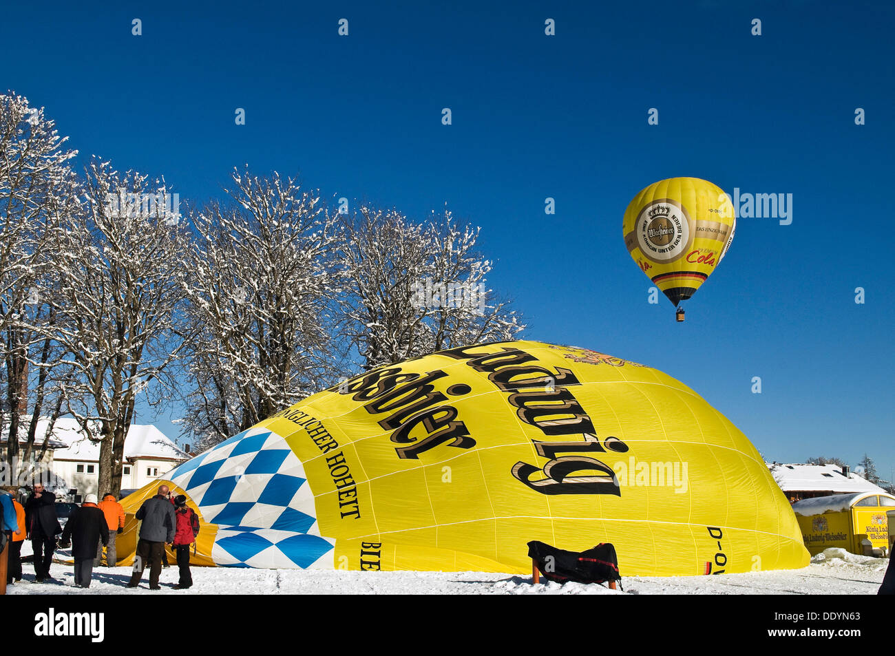 Hot air balloons on ground hi-res stock photography and images - Alamy