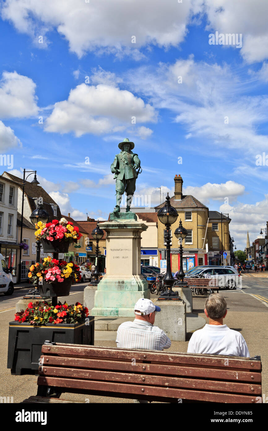 Oliver Cromwell statue in St Ives, Cambridgeshire, England Stock Photo Alamy