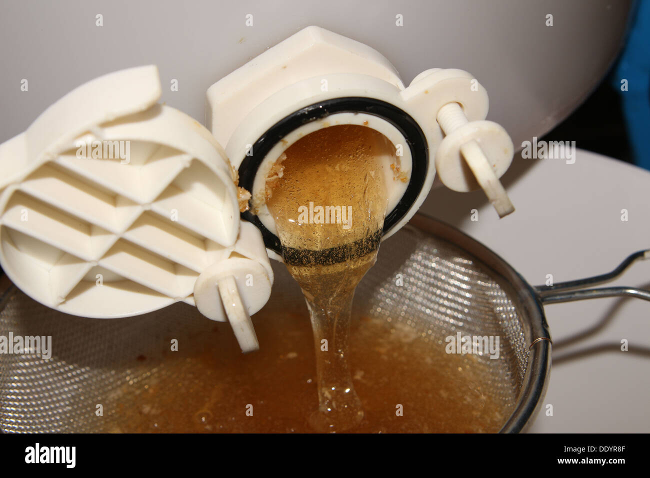 Honey bucket hires stock photography and images Alamy