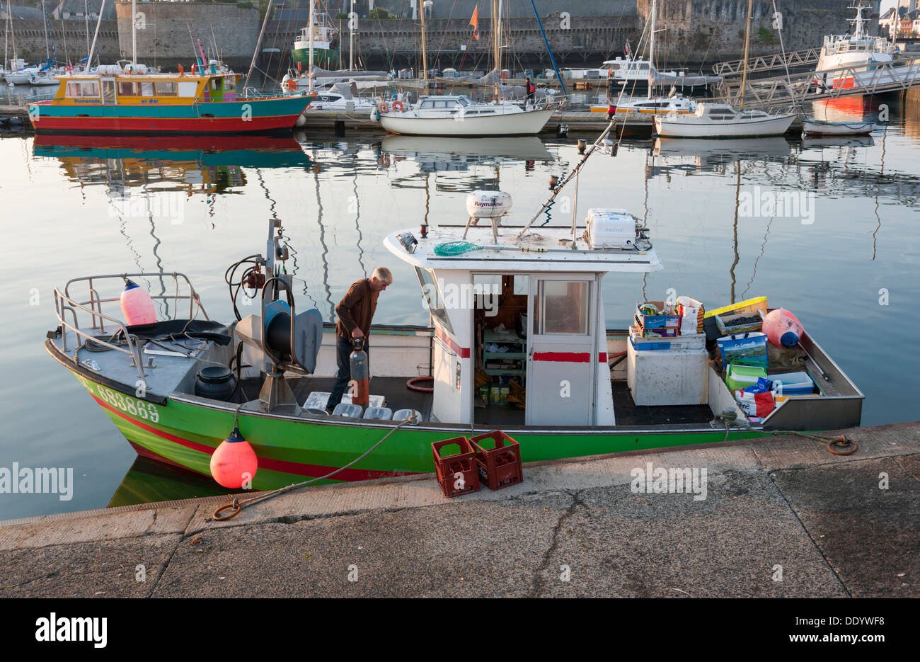 Small commercial fishing boat hi-res stock photography and images - Alamy