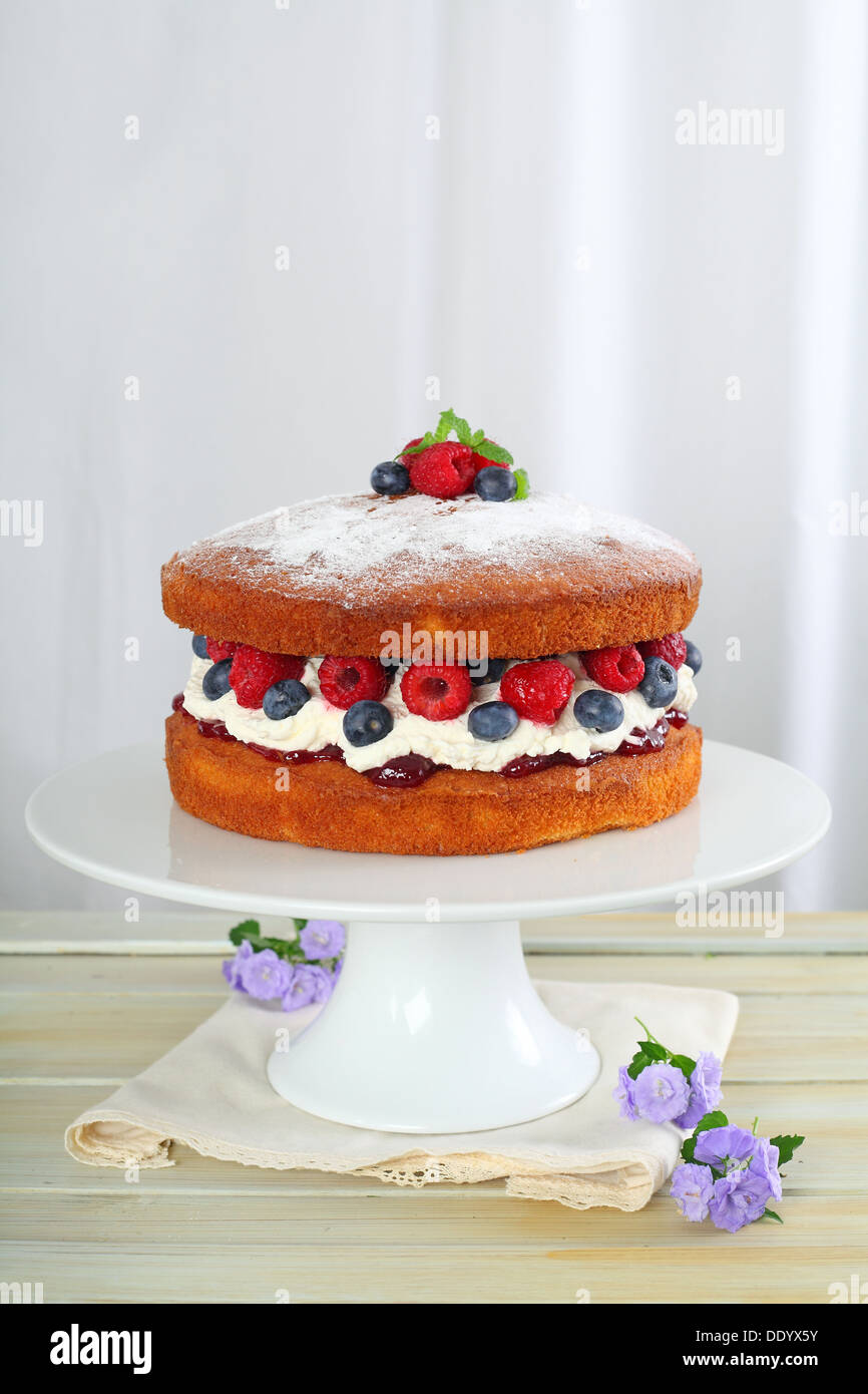 Victoria cake hi-res stock photography and images - Alamy