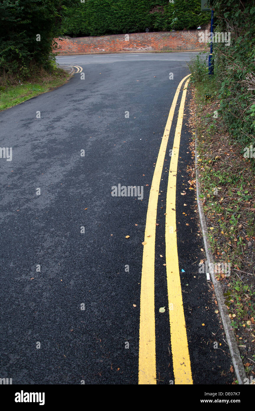 Double yellow lines Stock Photo - Alamy