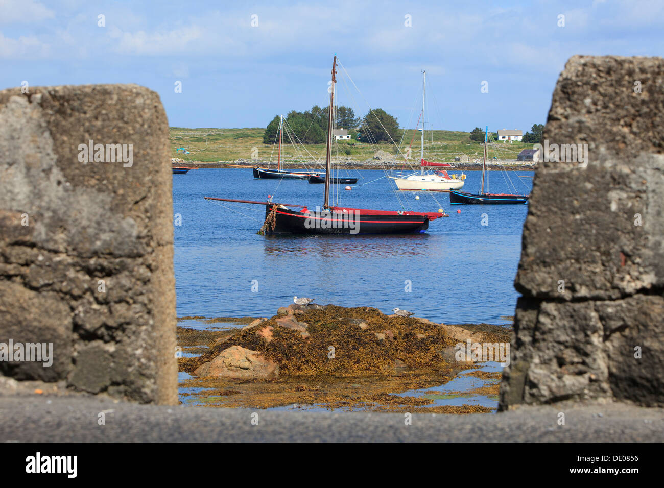 Galway hookers moored in Roundstone in County Galway, Ireland Stock Photo