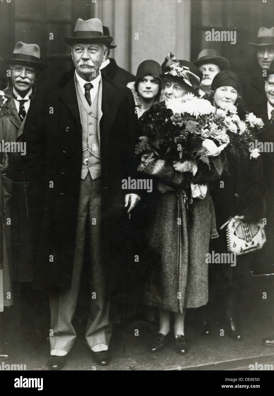 Scottish novelist sir arthur conan doyle and his wife stockholm stock