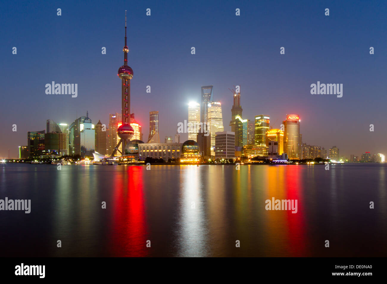 Across the bund hi-res stock photography and images - Alamy