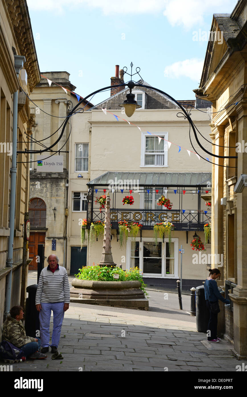 Market Cross and historic George Hotel, Market Place, Frome, Somerset, England, United Kingdom Stock Photo