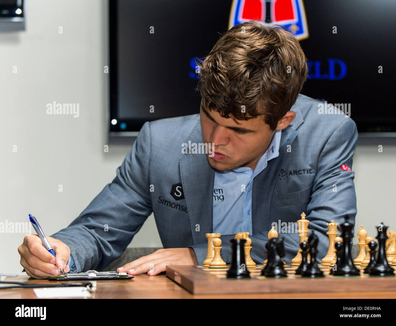 Magnus carlsen 2013 hi-res stock photography and images - Alamy