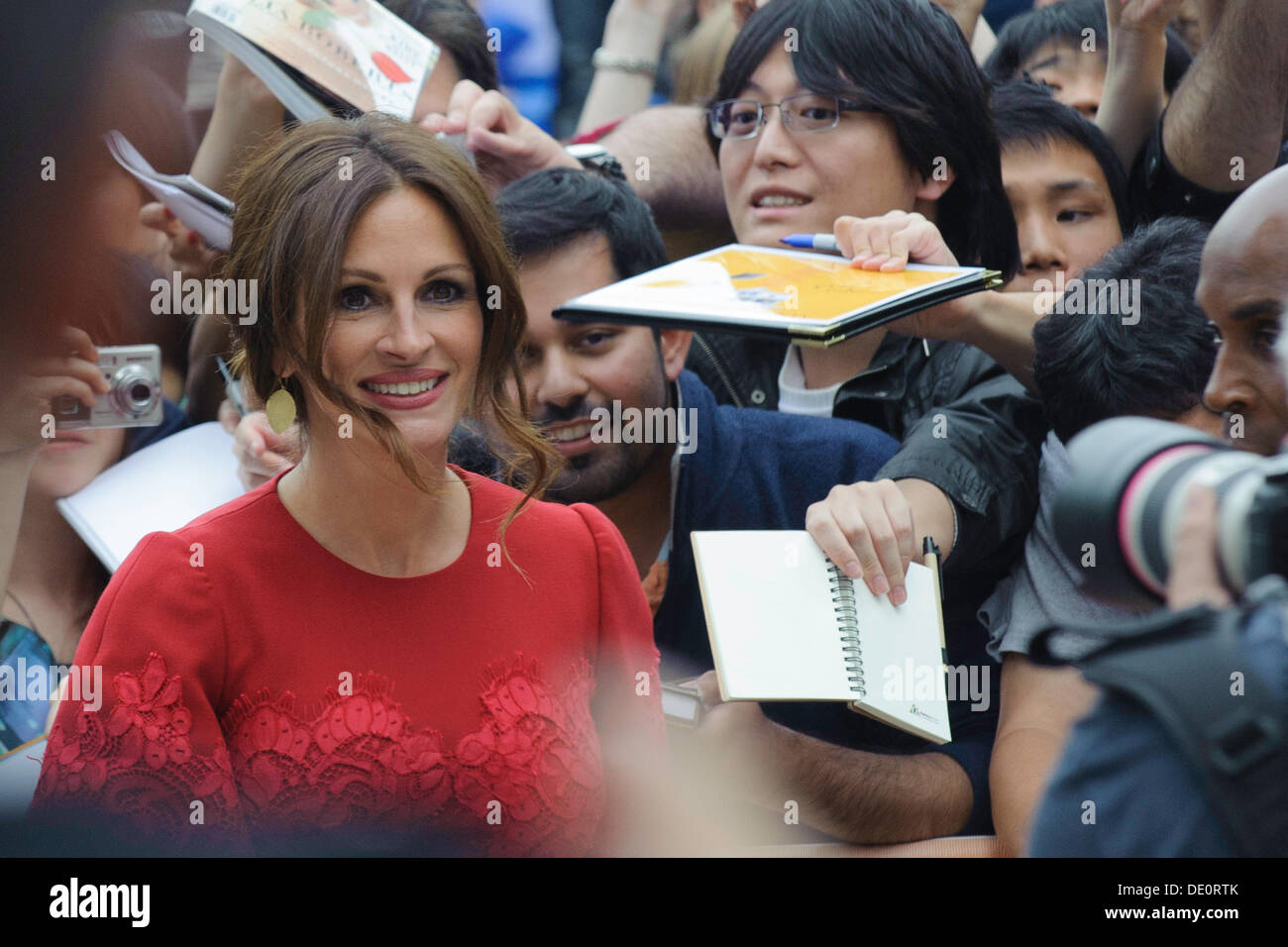 Toronto, Canada. 9th September 2013. Julia Roberts arrives at Toronto International Film Festival Premier of August: Osage County in Toronto, Canada on September 09, 2013. Credit:  Victor Biro/Alamy Live News Stock Photo