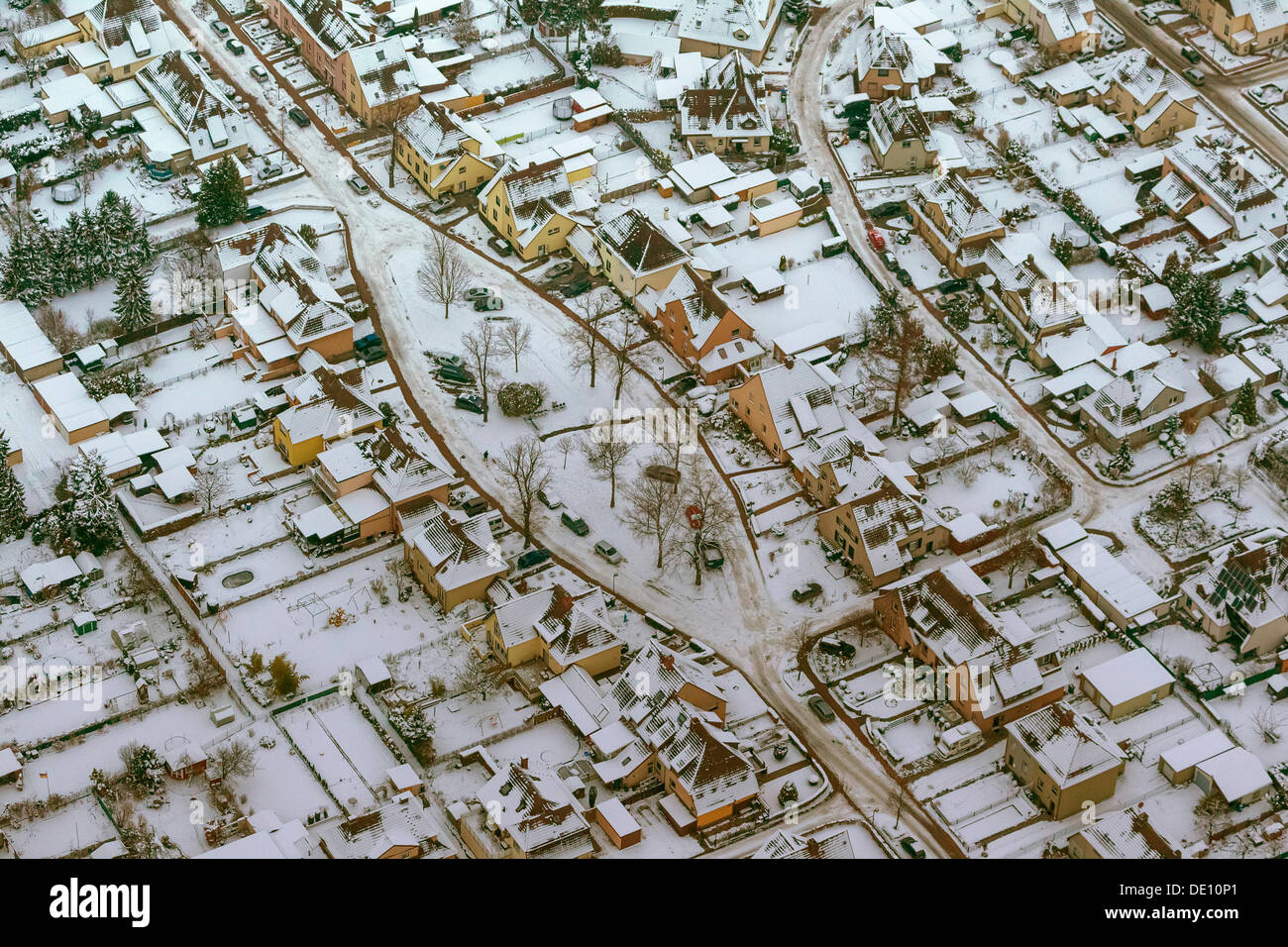 Aerial view, snow-covered Hoelderlinstrasse, Maximiliansiedlung district Stock Photo