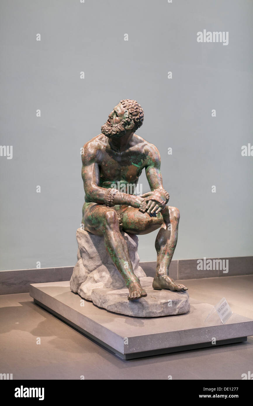 Boxer at rest statue hi-res stock photography and images - Alamy