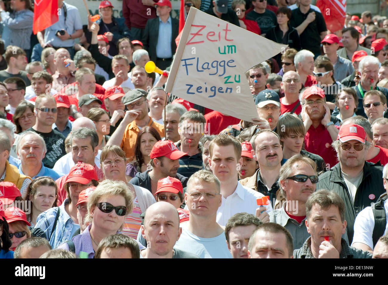 Banner 'Zeit um Flagge zu zeigen', German for 'time to show your flag', 3500 employees of Siemens AG Bad Neustadt and SIS Munich Stock Photo