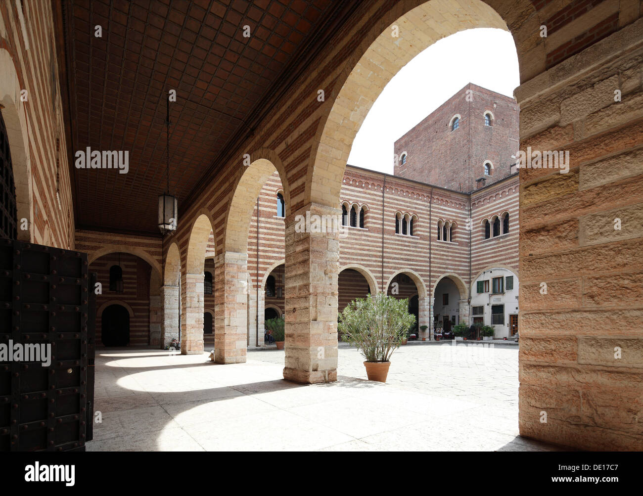 Palazzo Della Ragione Verona High Resolution Stock Photography and Images -  Alamy